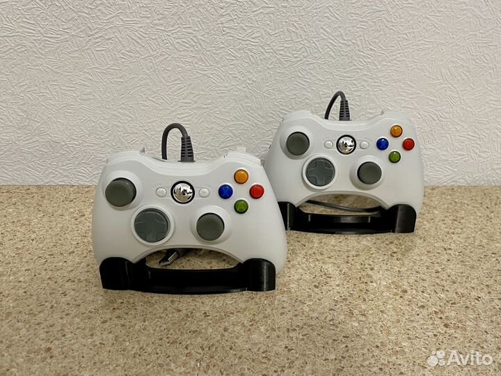 Прошитый Xbox 360 (40 игр, 2 геймпада)