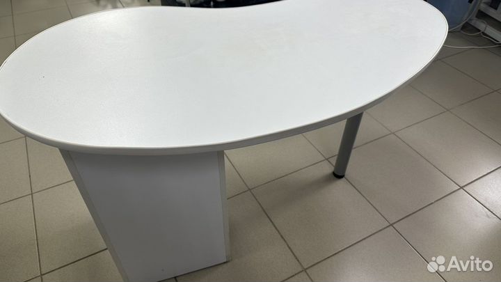 Продам маникюрный стол