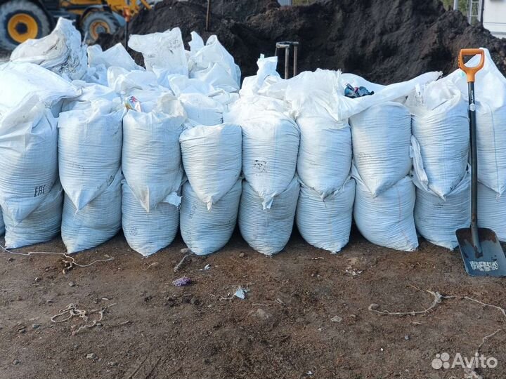 Чернозем луговой, навоз в мешках валом