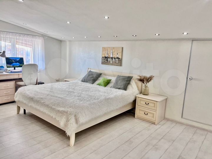 4-к. квартира, 137,2 м², 10/10 эт.