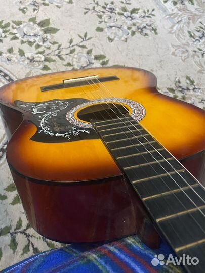 Акустическая гитара