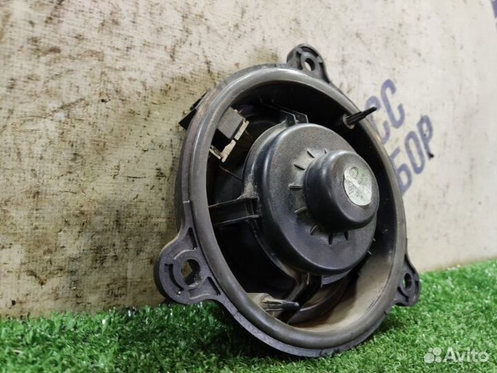 Динамик передний левый Renault Fluence седан 1.6