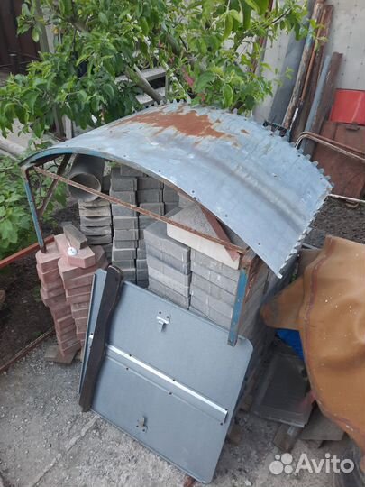 Козырек над крыльцом