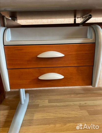 Регулируемый стол парта 