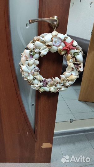 Декоративный венок из ракушек