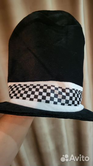 Черный цилиндр с кроличьими ушками