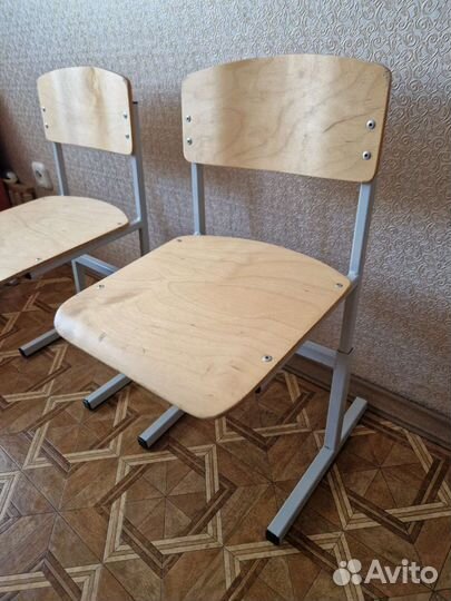 Детский стол и 2 стула
