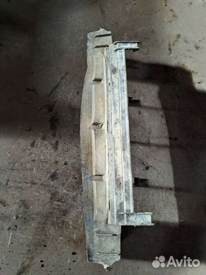 Воздухозаборник радиатора Mercedes W140