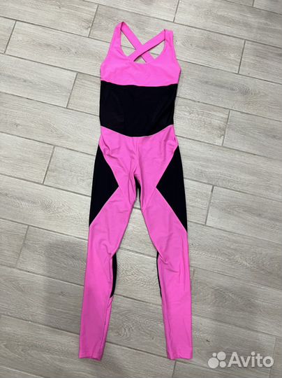 Спортивный комбинезон