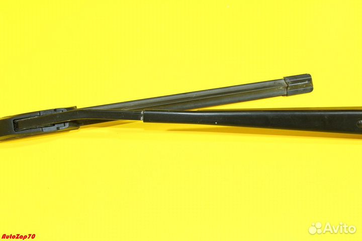 Nissan Patrol (Y62) Поводок стеклоочистителя перед