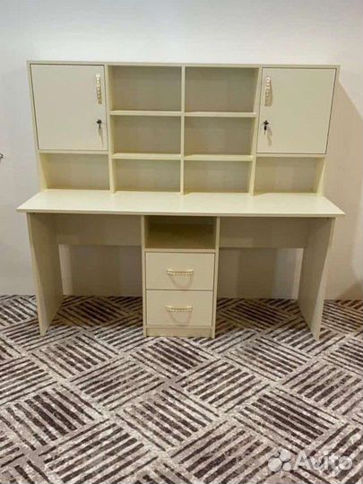 Школьный стол