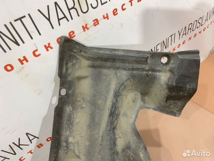 Подкрылок зад часть передний правый Nissan Murano