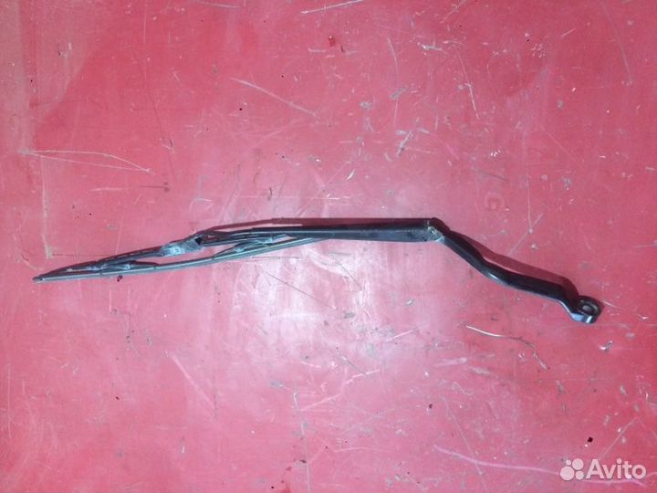 Поводок стеклоочистителя передний левый Nissan