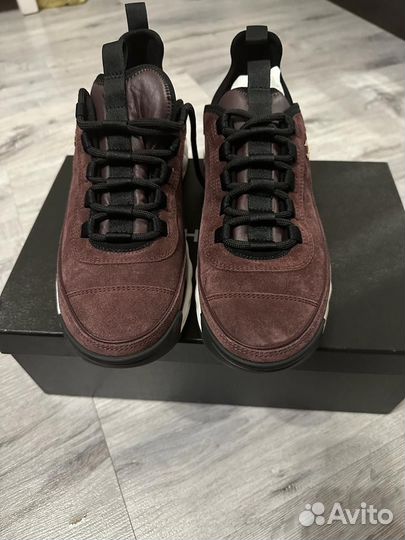 Кроссовки женские