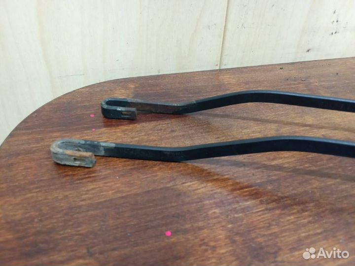 Поводок дворника левый Elantra 3 XD