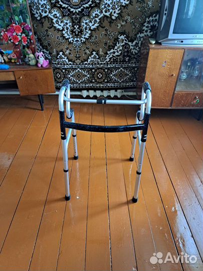 Ходунки для взрослых шагающие