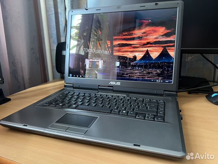 Ноутбук asus