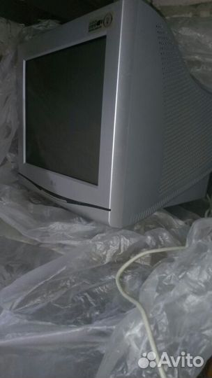 Монитор LG flatron F700P