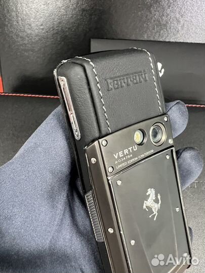 Vertu Ascent Ti Ferrari Nero, 4 ГБ