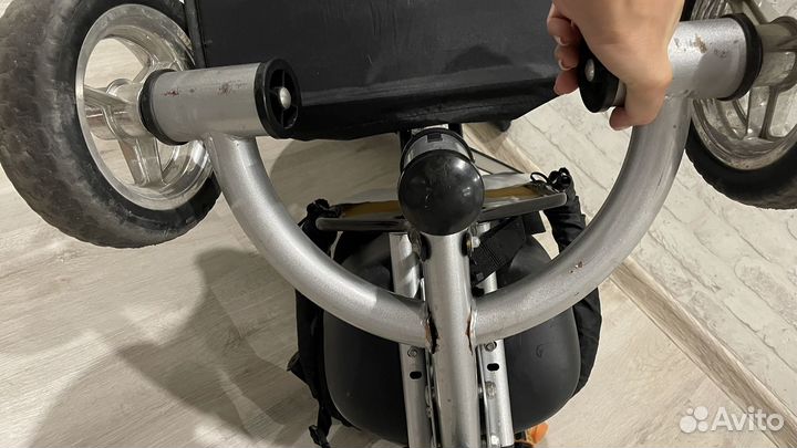 Детский велосипед с ручкой