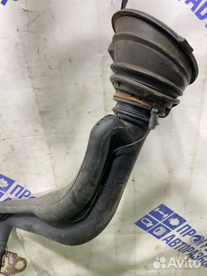 Горловина топливного бака Toyota Avensis универсал