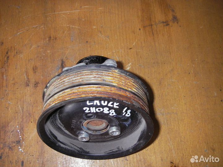 Насос водяной (помпа) Chevrolet Cruze 2009