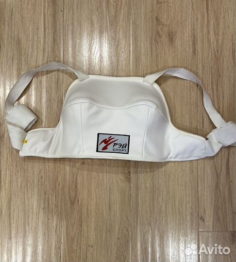 Нагрудник женский для единоборств