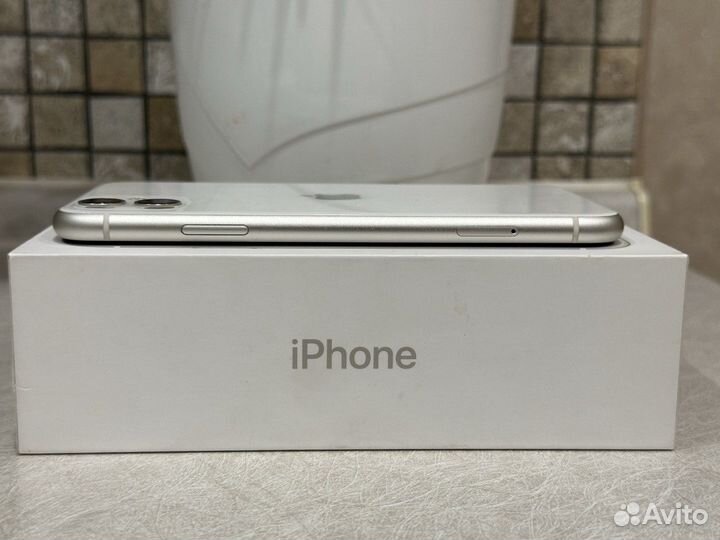 iPhone 11, 64 ГБ