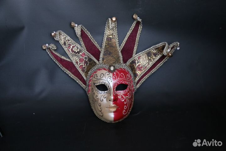 Венецианская карнавальная маска