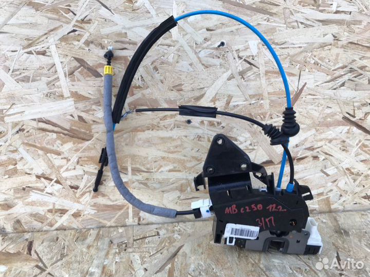 Замок двери задний правый Mercedes-Benz C W204 1.8