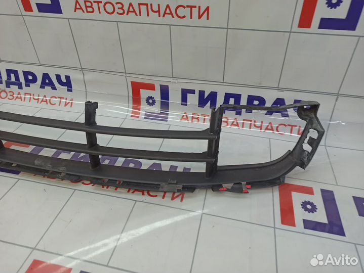 Решетка в бампер центральная Skoda Superb (3T) 3T08536779B9