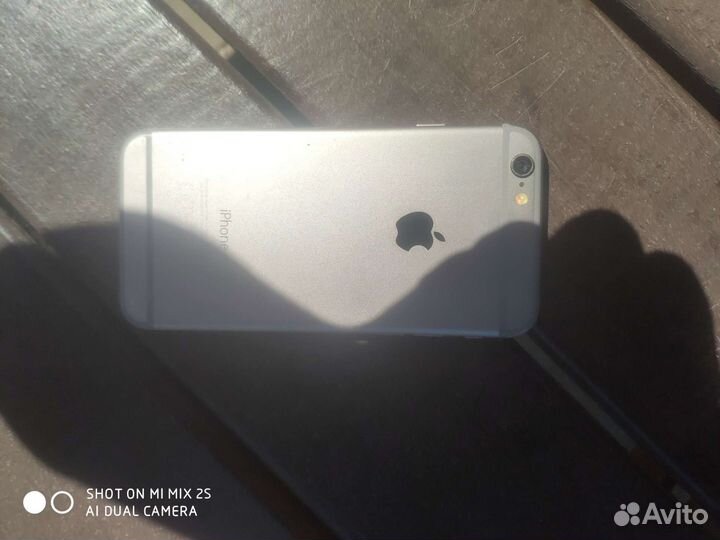 Телефон iPhone 6s