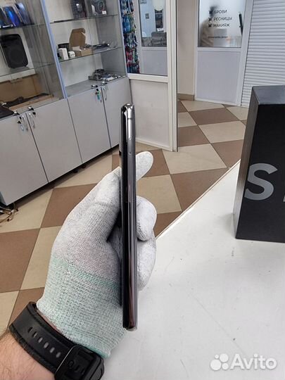 Samsung Galaxy S10, 8/128 ГБ