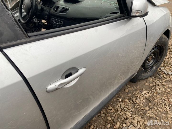 Дверь боковая передняя правая Renault Fluence L30R