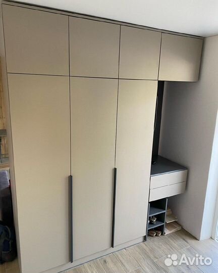 Прихожая на заказ по размерам в современном стиле