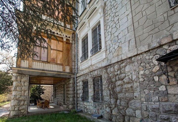 Дом 800 м² на участке 31 сот.