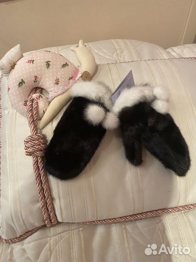 Норковые варежки новые на 10-13 лет