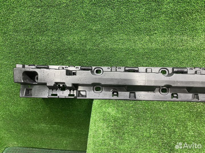 Кронштейн порога правый BMW X7 G07