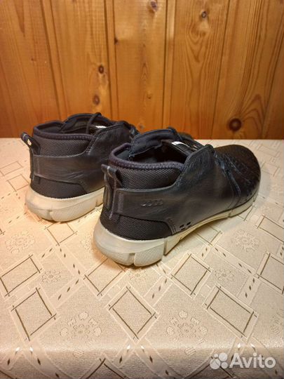 Кроссовки ecco раз 39