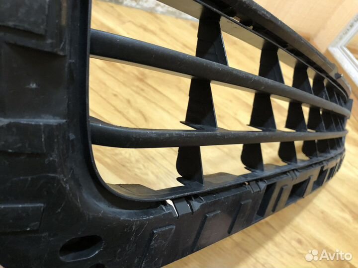 Решетка радиатора Lexus LX570