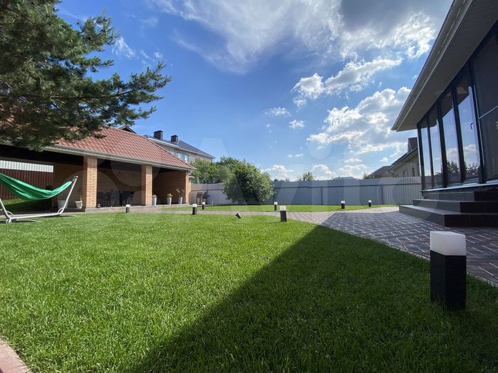 Коттедж 199 м² на участке 8 сот.