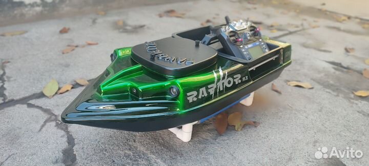 Кораблик для рыбалки Favorite raptor c GPS