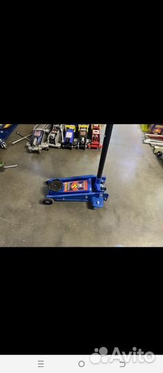 Домкрат подкатной 3т