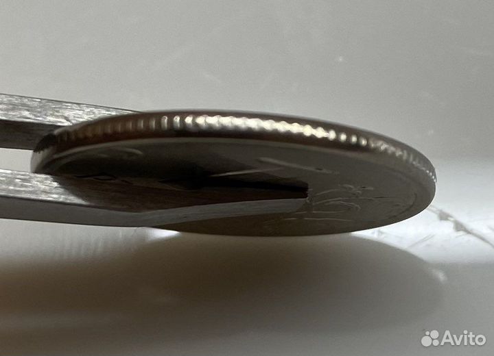 Монета 1 рубль с браком