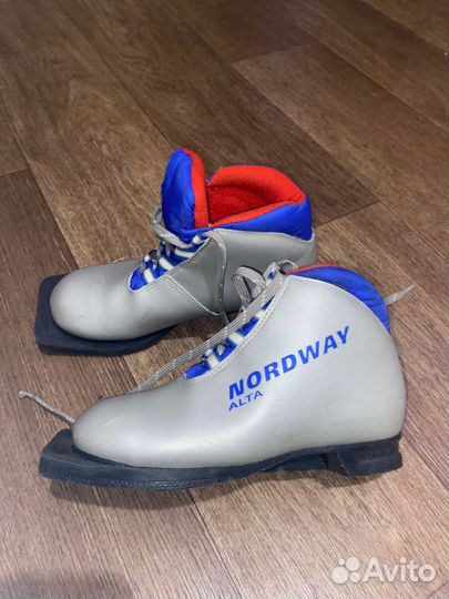 Лыжные ботинки