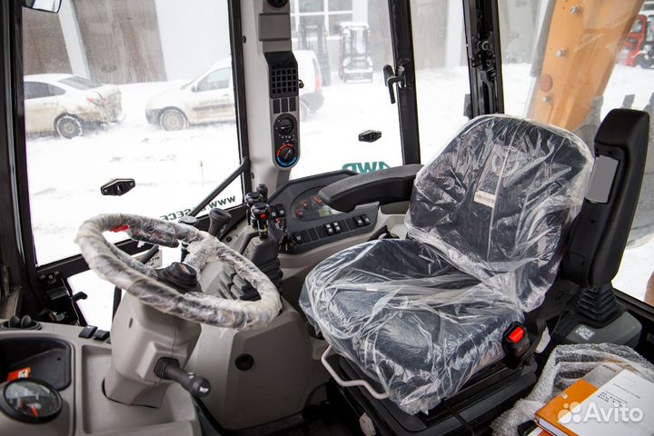 Экскаватор-погрузчик CASE 851FX Plus, 2023