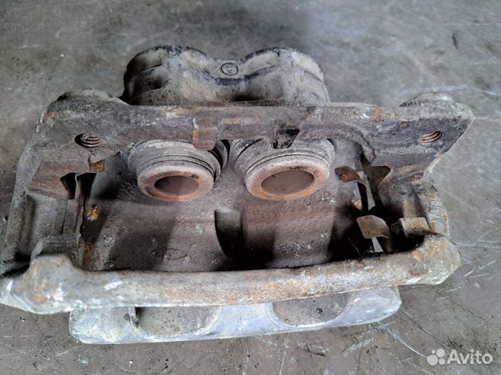 Суппорт передний на Jaguar s-type