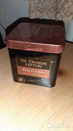 Жестяные банки от чая и печенья