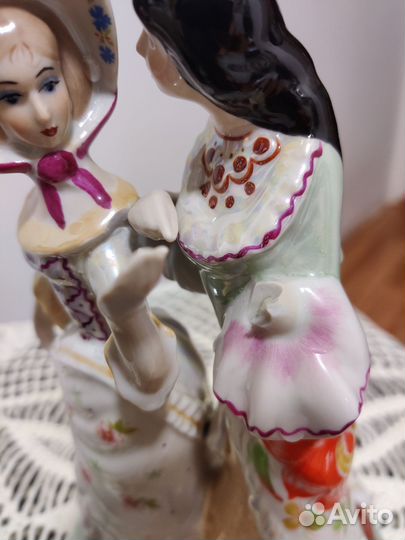 Статуэтка фарфор