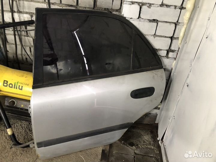 Дверь mitsubishi каризма